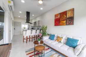 Stylish 2 BR Condo with Balcony, Rooftop Pool, HotTub